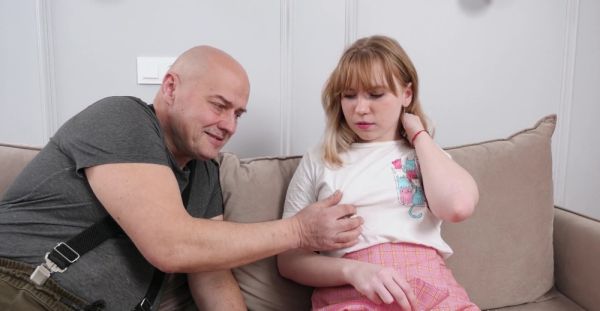 An old man fucked an Alien in missionary pose on the sofa - alphaporno.com on v0d.com