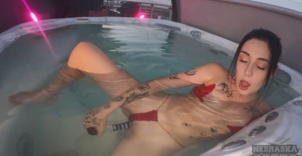A sexy girl has sex with herself in the jacuzzi using a dildo - alphaporno.com on v0d.com