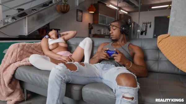 Nerd Teen 18+ Kira Perez And Mazee In Hot Interracial Porn - videomanysex.com on v0d.com