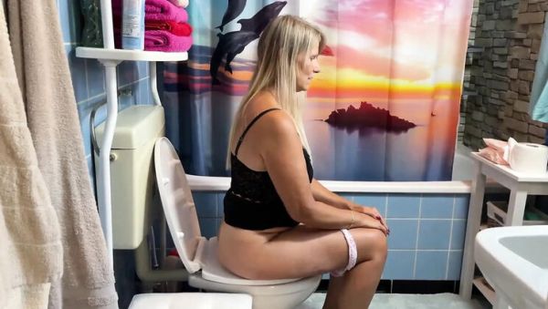 German MILF Girlfriend Dirty Toilet Talk & Pissing Fetish with Petra Wegat - veryfreeporn.com - Germany on v0d.com