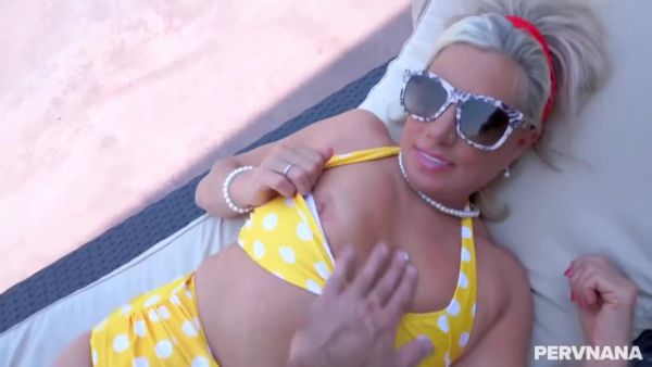 Comforting Granny - Payton Hall - videomanysex.com on v0d.com