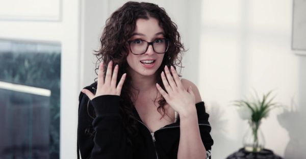 Leana and Jay: Glasses-clad babe gets face fucked - alphaporno.com on v0d.com