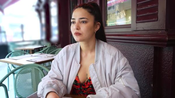 Working as a waitress, in an open relationship for 11 years - hclips.com on v0d.com