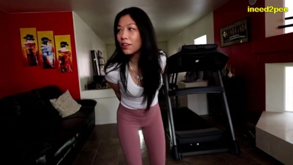 INEED2PEE Miss Mia FIRST wetting her yoga pants - Ineed2pee Ineedamommy - hclips.com on v0d.com