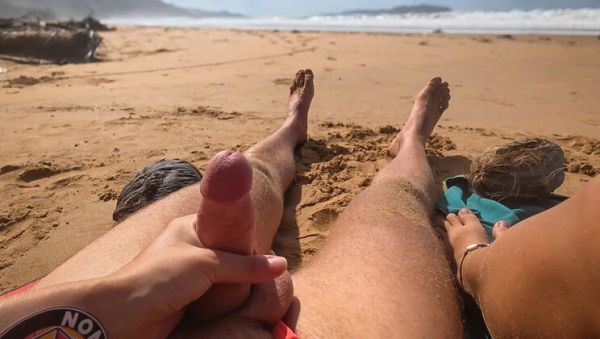 Amateur Beach Sex: Wet Pussy Fingering & Squirting in Ocean Doggystyle - veryfreeporn.com on v0d.com