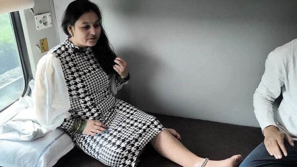 Indian Stepmom Puja Gets Fucked Hard in Train Compartment - Desi BBW Doggy Style & Missionary Sex - xxxfiles.com - India on v0d.com