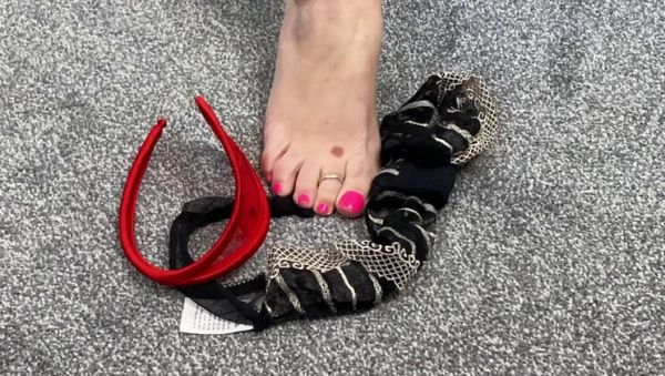 Mature British Mom Big Natural Tits Panties & Feet Homemade Model - veryfreeporn.com - Britain on v0d.com