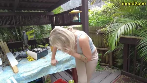 INEED2PEE IPOD Sexy MILF Brandon super soaker khaki pants - Ineed2pee Ineedamommy - hclips.com on v0d.com