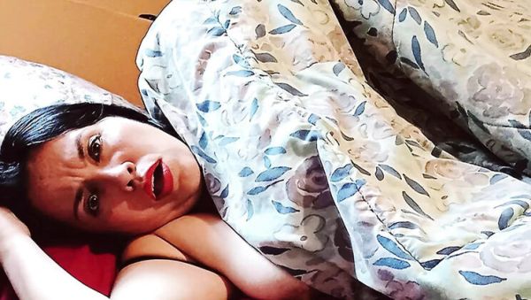 Early Morning Sex With BBW Stepmom Kelly - Sneaky Fuck & Morning Hump in Bed - veryfreeporn.com - Usa - Spain on v0d.com