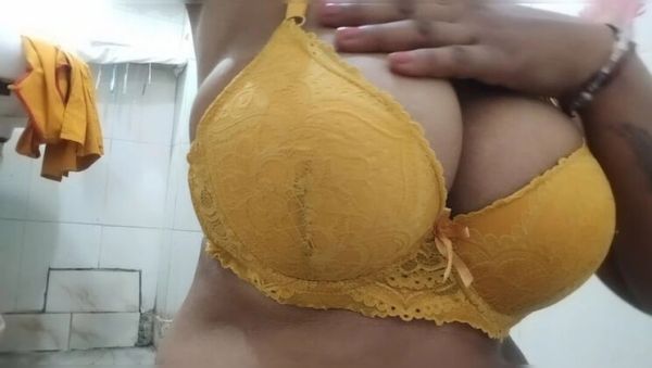 Desi Aunty Mona Fingering Her Big Nipples & Pussy in Bathroom Homemade Sex Video - porntry.com - India - Japan on v0d.com