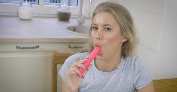 Trimmed temptress Eyla teases with slick solos on a table - alphaporno.com on v0d.com