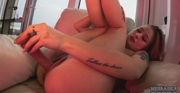 Amateur Elizabeth plays with her pussy on the sofa with a dildo - alphaporno.com on v0d.com