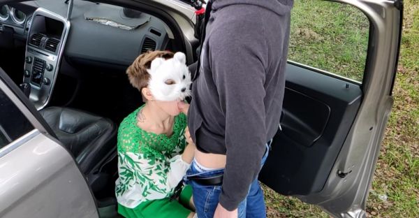 Amateur Emily and David get kinky in a parked car - alphaporno.com on v0d.com