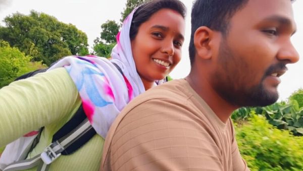 Desi Bhabhi College Girl Outdoor Sex - Permi Pooja Hot Boobs Sucking in Public Jungle - veryfreeporn.com - India on v0d.com