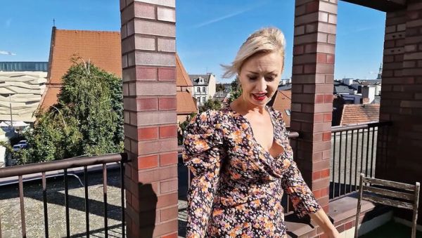 Wanilianna Outdoor Rooftop Masturbation with Glasses and Stockings - veryfreeporn.com - Britain on v0d.com