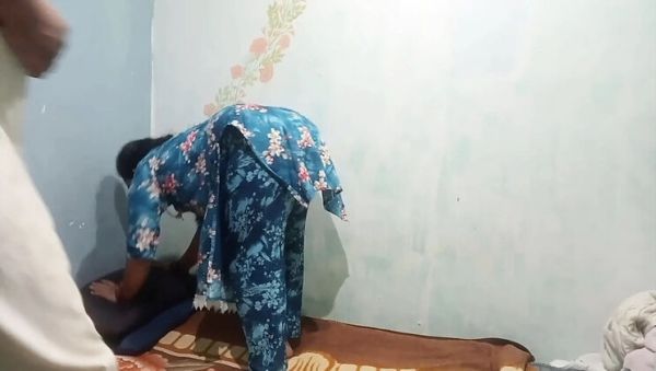 Desi hijabi Shahnaazz fuck training - deep throat and doggy style sex in Hindi - xxxfiles.com - India on v0d.com