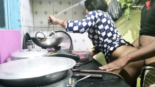 Mumbai Ashu Indian Sister In Law Kitchen Quickie - Horny Desi Aunty Handjob & Cum in Mouth 69 - xxxfiles.com - India on v0d.com