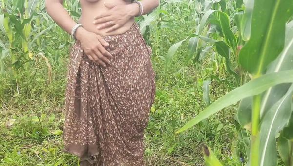 Desi village Bhabhi Sukunmi outdoor sex with devar in jungle - public nudity & doggy style - veryfreeporn.com - India on v0d.com
