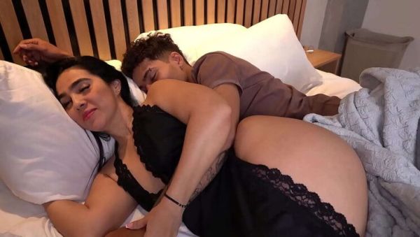 Skinny step son fucks his big ass stepmom in hotel room mix up - Sarah Black Thiago Lopez - xxxfiles.com - Mexico - Usa - Brazil - Spain on v0d.com