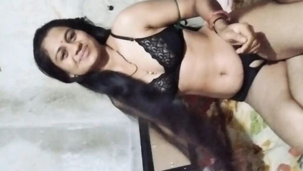 Desi Item Girl Model Part 2 - Indian Bhabhi Devar Sex in Bathroom with Deep Throat - veryfreeporn.com - India on v0d.com