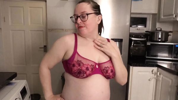 Littlevixen Sexy Kitchen Strip Tease in Bra and Panties with Ripped Leggings - porntry.com on v0d.com