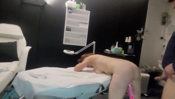Amateur MILF Gets Happy Ending Massage - Masseur Fucks Her Hole & Makes Her Orgasm Loud - porntry.com on v0d.com
