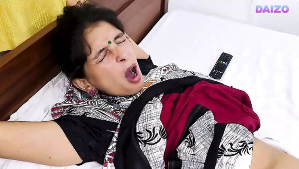 Desi Bhabi Suman Fucks Dewar in Hindi Urdu HD Porn - porntry.com on v0d.com