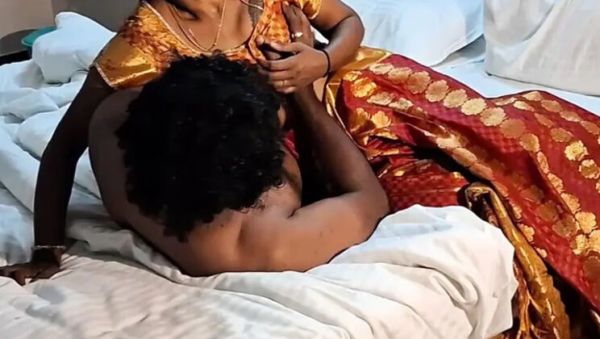 Hot Tamil Aunty in Red Silk Saree Fucked Hard - Homemade Blowjob & Moaning - veryfreeporn.com - India on v0d.com