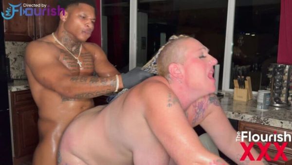 Big Ass MILF Livie Blainn Gets BBC Face Fuck From Bossman Dre In Kitchen At Night - veryfreeporn.com - Britain on v0d.com