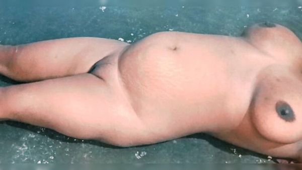 Desi Bhabhi Urmila Gets Sensual Full Body Massage at Indian Parlour - Aunty Pussy & Happy Ending - porntry.com - India on v0d.com