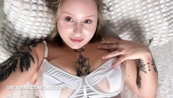 Dari Sun Squirt Orgasm Fingering Her Wet Pussy Close Up - Big Natural Tits BBW Solo Masturbation - veryfreeporn.com - Britain on v0d.com