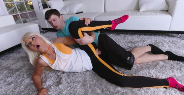Blond babe Marie sucks and rides in her spandex - alphaporno.com on v0d.com