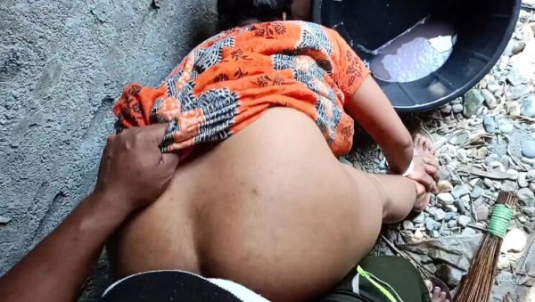 Desi Bhabhi Outdoor Bathroom Fuck - Doggy Style with Long Hair Indian Aunty New Video - porntry.com - India on v0d.com
