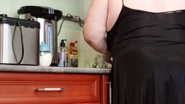 Neighbor MILF Sucks My Cock In Kitchen - Homemade Blowjob & Cumshot - veryfreeporn.com on v0d.com