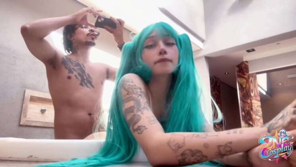 Amber Kai & QroZne Cosplay Hatsune Miku - PAWG Latina with Big Booty Gets Fucked Doggystyle - veryfreeporn.com - Brazil on v0d.com