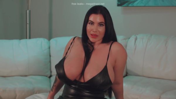 Masturbates In Her Latex Dress - videomanysex.com on v0d.com