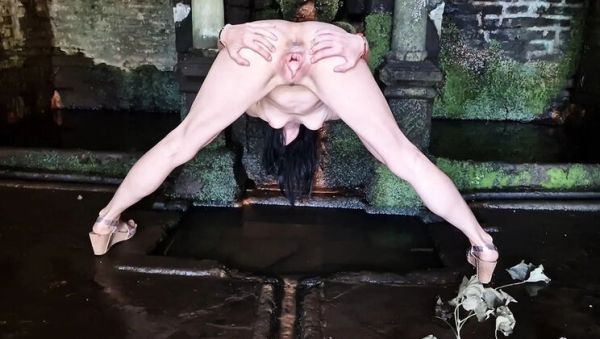 Nicky Brill Outdoor Gaping Pussy and Pissing Close Up - Amateur MILF Solo - porntry.com on v0d.com