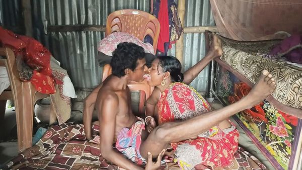 Desi Housewife Takes It Doggy Style - Anal Sex with Big Ass Indian Bhabhi - veryfreeporn.com - India on v0d.com