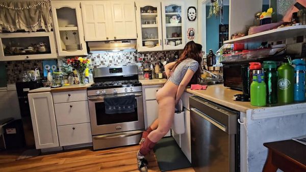 Nerdy Canadian Girl Desperate Pee in Kitchen Trash Can - Amateur Glasses Solo Pissing - veryfreeporn.com - Britain - Canada on v0d.com