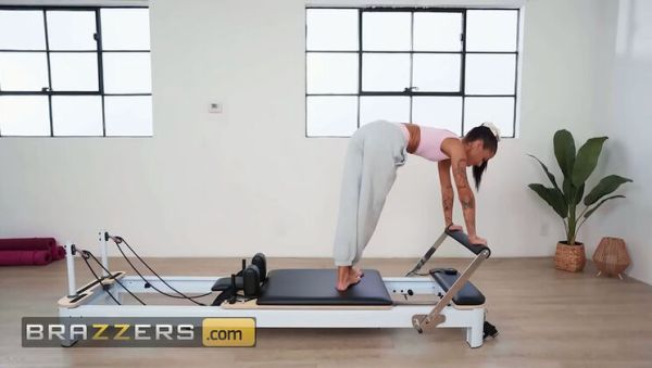 Ryan Reid gets her tight shaved pussy stretched by Victor Ray in a hardcore fitness session - porntry.com on v0d.com