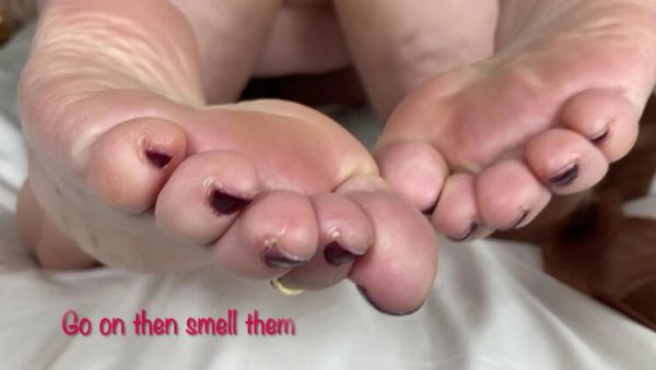 Mature British Granny Shows Bare Feet & Big Natural Tits - Homemade Foot Fetish Part 1 - xxxfiles.com - Britain on v0d.com