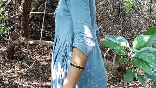 Indian Bhabhi Deep Throat Blowjob in Forest - Desi Village Wife Sucks Dick Hard - porntry.com - India on v0d.com
