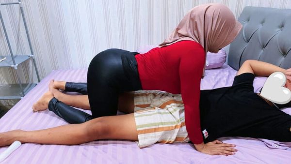 Horny Indonesian Hijab Stepmom Viral - Big Natural Tits Mom Cheats with Stepson in Homemade Sex - veryfreeporn.com - Britain - Indonesia on v0d.com