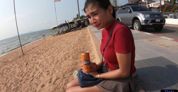 Thai amateur babe rubs her phony juggs in HD POV while getting a steamy handjob on the bed - alphaporno.com - Thailand on v0d.com
